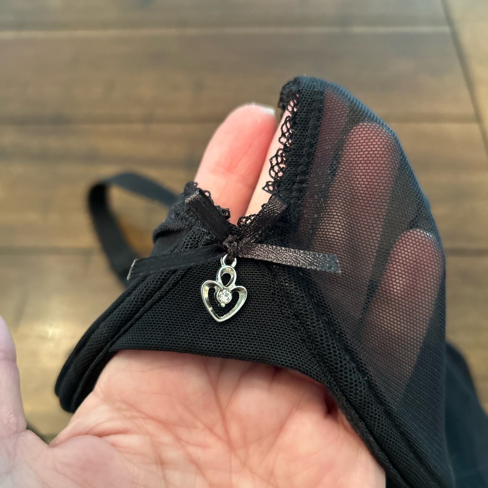 Sexy Black Bra Size 36C - EUC - Picture 11 of 13